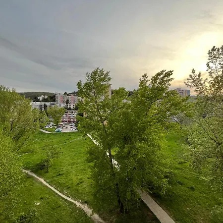 Apartamento Elegant Escape - Free Parking, Easy Access To Centre Bratislava