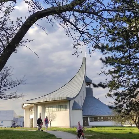 Elegant Escape - Free Parking, Easy Access To Centre